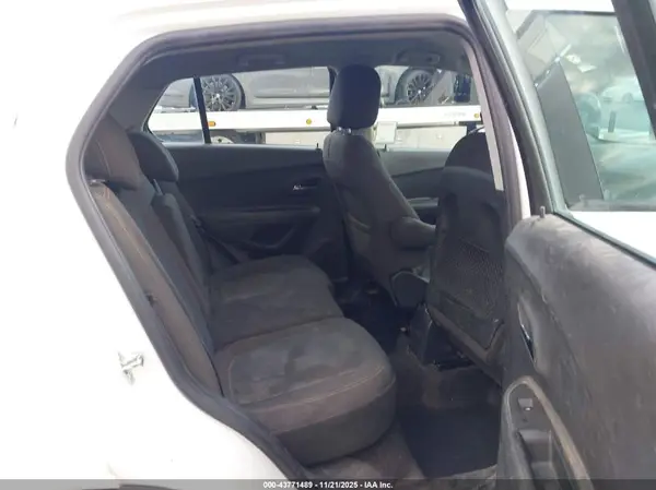 KL7CJKSB4JB602763 2018 CHEVROLET TRAX - Image 8