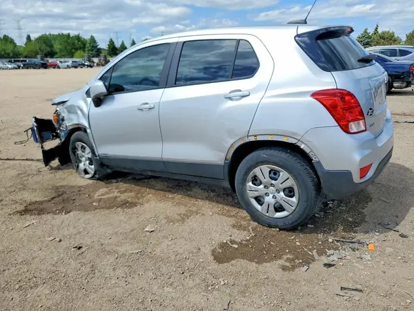 KL7CJKSB4JB624164 2018 CHEVROLET TRAX - Image 2