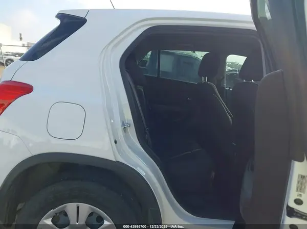KL7CJKSB4JB626075 2018 CHEVROLET TRAX - Image 8
