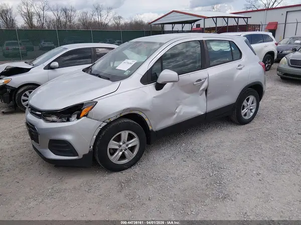 KL7CJKSB4JB719209 2018 CHEVROLET TRAX - Image 2