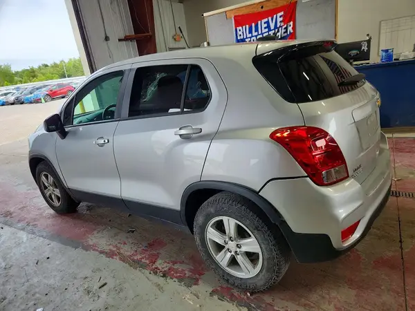 KL7CJKSB4LB016003 2020 CHEVROLET TRAX - Image 2