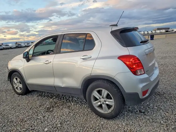 KL7CJKSB4LB030855 2020 CHEVROLET TRAX - Image 2