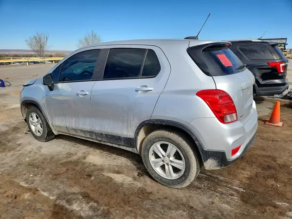 KL7CJKSB4LB031021 2020 CHEVROLET TRAX - Image 2