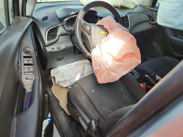 KL7CJKSB4LB031021 2020 CHEVROLET TRAX - Image 8