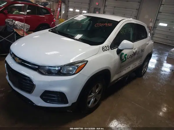 KL7CJKSB4LB038938 2020 CHEVROLET TRAX - Image 2