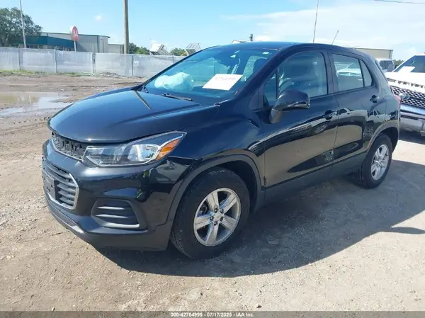 KL7CJKSB4LB039068 2020 CHEVROLET TRAX - Image 2