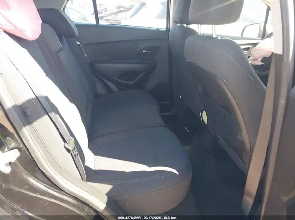 KL7CJKSB4LB039068 2020 CHEVROLET TRAX - Image 8