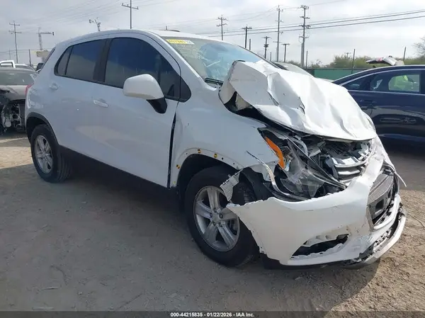 KL7CJKSB4LB042102 2020 CHEVROLET TRAX - Image 1