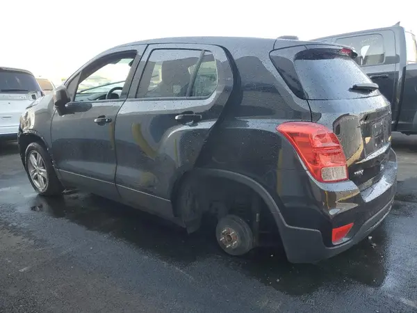 KL7CJKSB4LB046635 2020 CHEVROLET TRAX - Image 2
