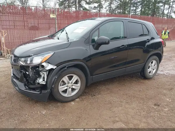 KL7CJKSB4LB059143 2020 CHEVROLET TRAX - Image 2