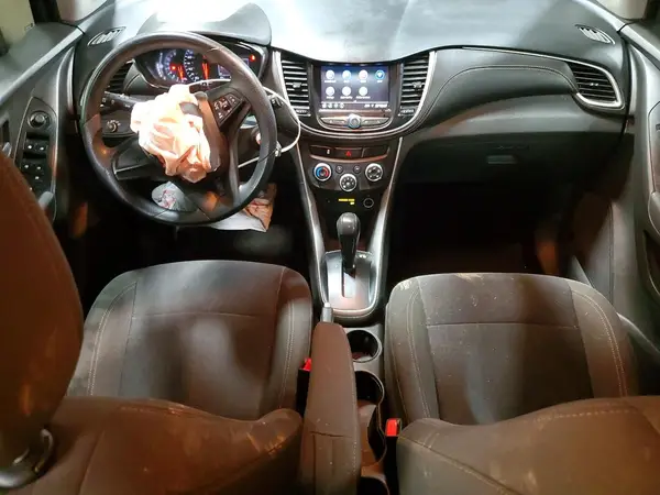 KL7CJKSB4LB059983 2020 CHEVROLET TRAX - Image 8