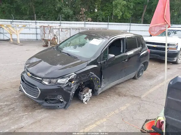 KL7CJKSB4LB066092 2020 CHEVROLET TRAX - Image 2