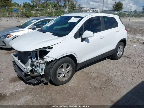 KL7CJKSB4LB073429 2020 CHEVROLET TRAX - Image 2