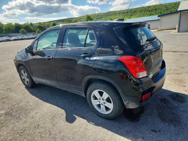 KL7CJKSB4LB085161 2020 CHEVROLET TRAX - Image 2