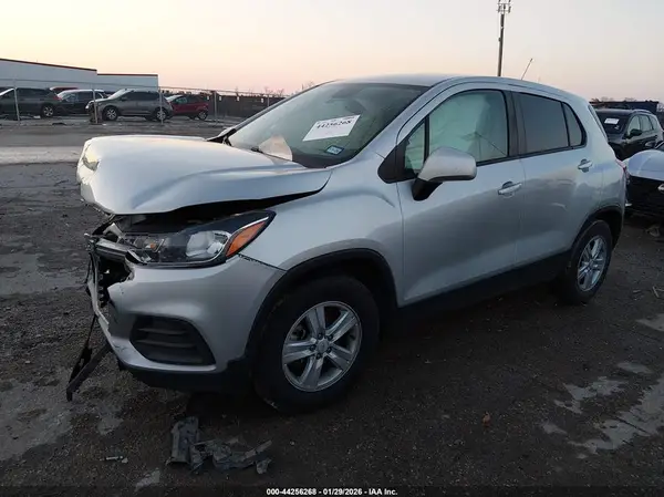 KL7CJKSB4LB312185 2020 CHEVROLET TRAX - Image 2