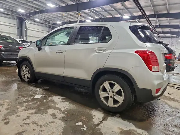 KL7CJKSB4LB314115 2020 CHEVROLET TRAX - Image 2