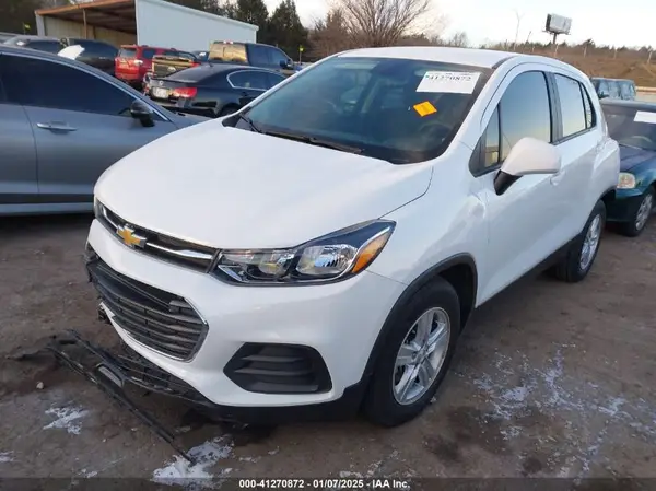 KL7CJKSB4LB314793 2020 CHEVROLET TRAX - Image 2