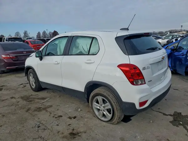 KL7CJKSB4LB318231 2020 CHEVROLET TRAX - Image 2