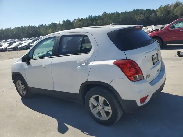 KL7CJKSB4LB326183 2020 CHEVROLET TRAX - Image 2