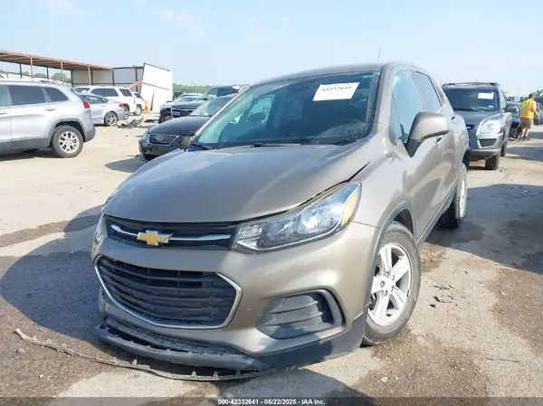 KL7CJKSB4LB334834 2020 CHEVROLET TRAX - Image 2