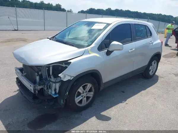 KL7CJKSB4LB338611 2020 CHEVROLET TRAX - Image 2