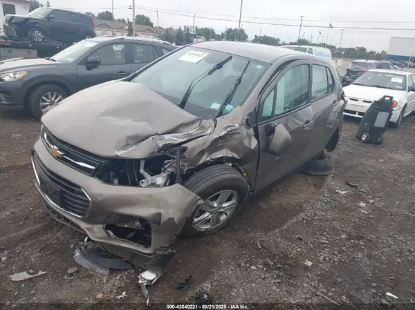 KL7CJKSB4LB349334 2020 CHEVROLET TRAX - Image 2