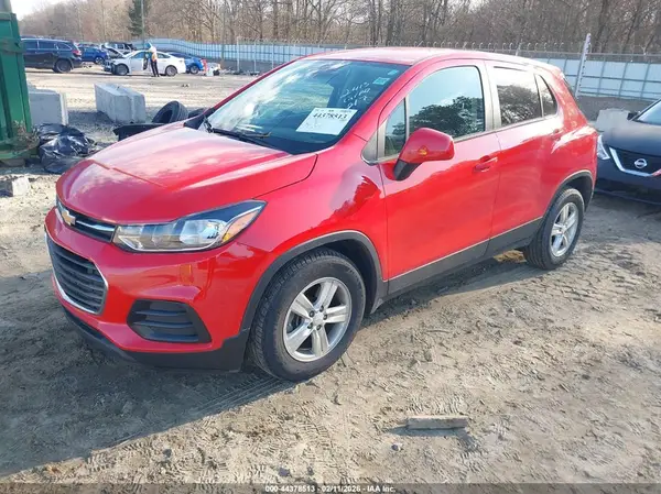KL7CJKSB4LB352413 2020 CHEVROLET TRAX - Image 2
