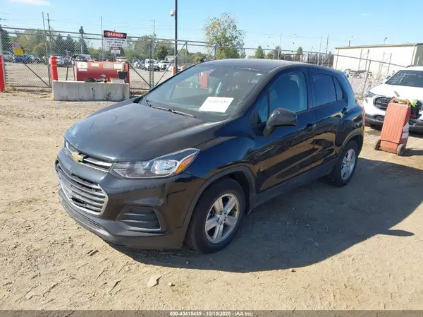 KL7CJKSB4MB301169 2021 CHEVROLET TRAX - Image 2