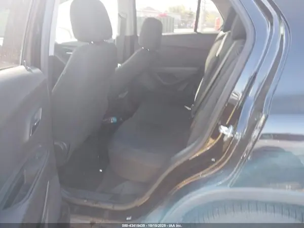 KL7CJKSB4MB301169 2021 CHEVROLET TRAX - Image 8