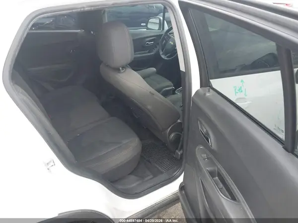 KL7CJKSB4MB301186 2021 CHEVROLET TRAX - Image 8