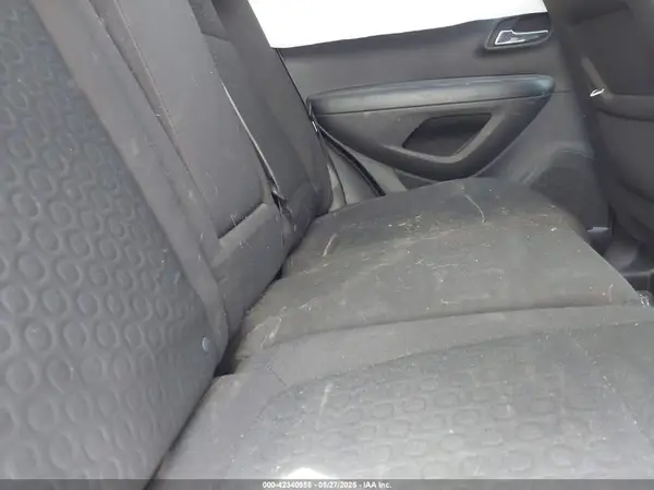 KL7CJKSB4MB302421 2021 CHEVROLET TRAX - Image 8