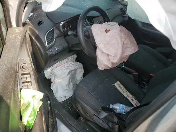 KL7CJKSB4MB311992 2021 CHEVROLET TRAX - Image 8