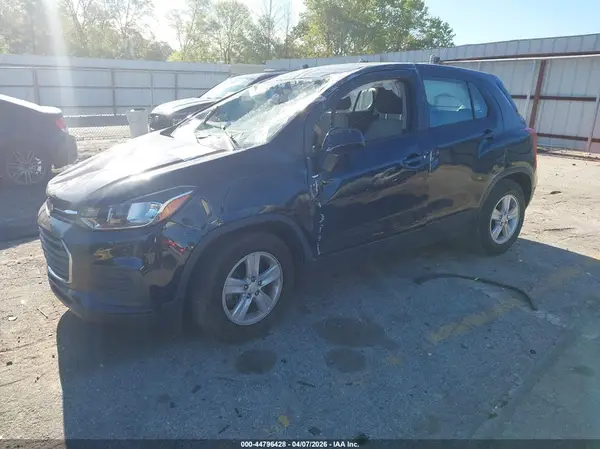 KL7CJKSB4MB314469 2021 CHEVROLET TRAX - Image 2
