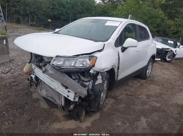 KL7CJKSB4MB314911 2021 CHEVROLET TRAX - Image 2