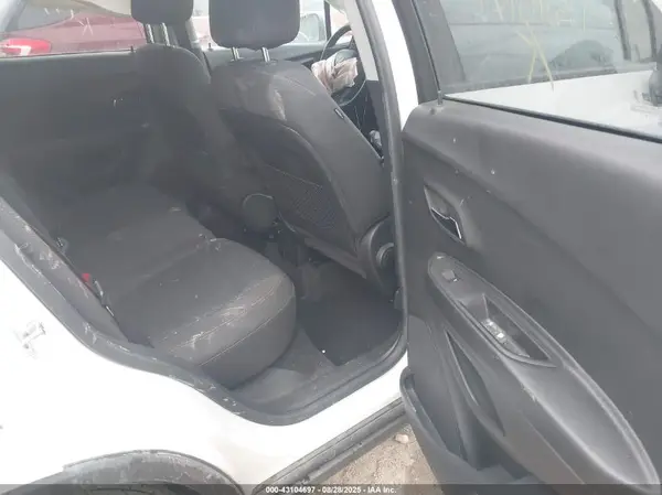 KL7CJKSB4MB314911 2021 CHEVROLET TRAX - Image 8