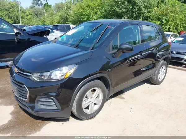KL7CJKSB4MB316464 2021 CHEVROLET TRAX - Image 2