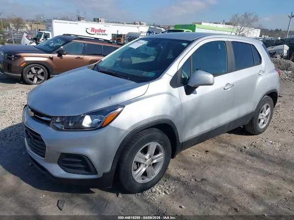 KL7CJKSB4MB318182 2021 CHEVROLET TRAX - Image 2