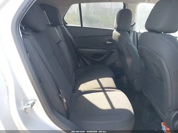 KL7CJKSB4MB318182 2021 CHEVROLET TRAX - Image 8