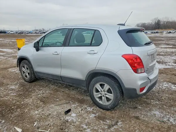 KL7CJKSB4MB318635 2021 CHEVROLET TRAX - Image 2