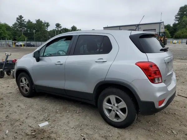 KL7CJKSB4MB318814 2021 CHEVROLET TRAX - Image 2