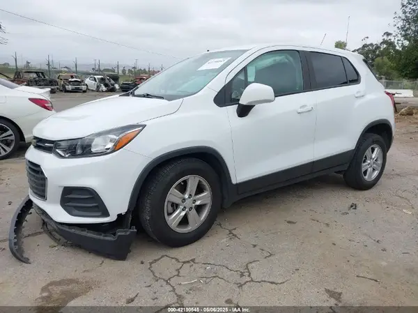 KL7CJKSB4MB320840 2021 CHEVROLET TRAX - Image 2