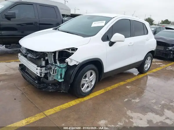 KL7CJKSB4MB321969 2021 CHEVROLET TRAX - Image 2