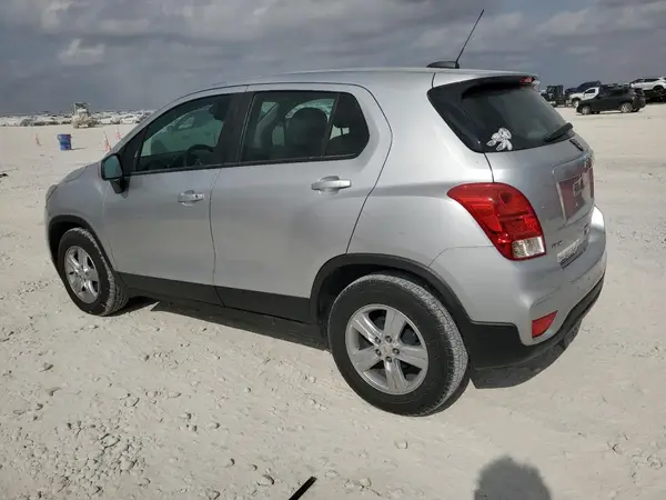 KL7CJKSB4MB324015 2021 CHEVROLET TRAX - Image 2