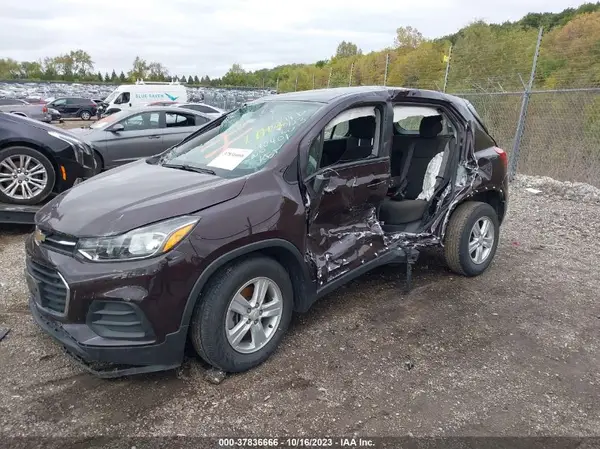 KL7CJKSB4MB325620 2021 CHEVROLET TRAX - Image 2