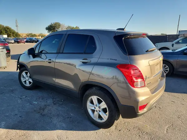 KL7CJKSB4MB354289 2021 CHEVROLET TRAX - Image 2