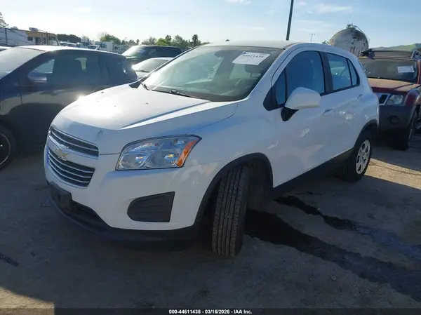 KL7CJKSB5GB582919 2016 CHEVROLET TRAX - Image 2