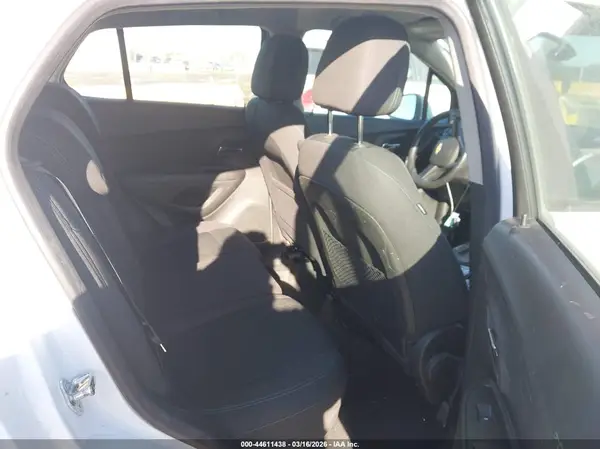 KL7CJKSB5GB582919 2016 CHEVROLET TRAX - Image 8
