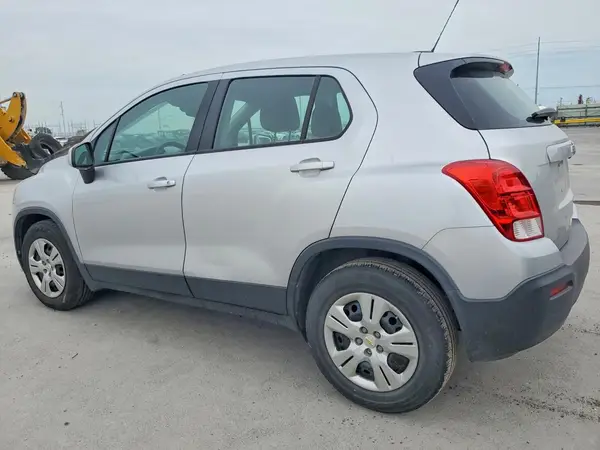 KL7CJKSB5GB588655 2016 CHEVROLET TRAX - Image 2