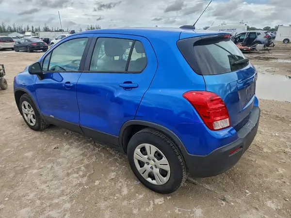 KL7CJKSB5GB594245 2016 CHEVROLET TRAX - Image 2