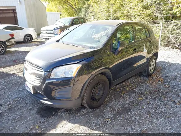 KL7CJKSB5GB704632 2016 CHEVROLET TRAX - Image 2